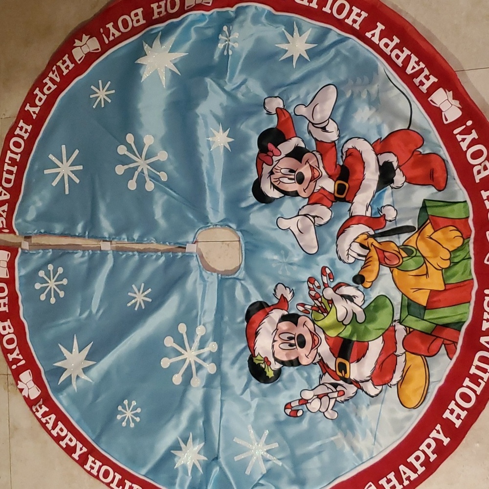Full Size Disney Kurt Adler Mickey and Minnie Mouse Christmas Tree Skirt